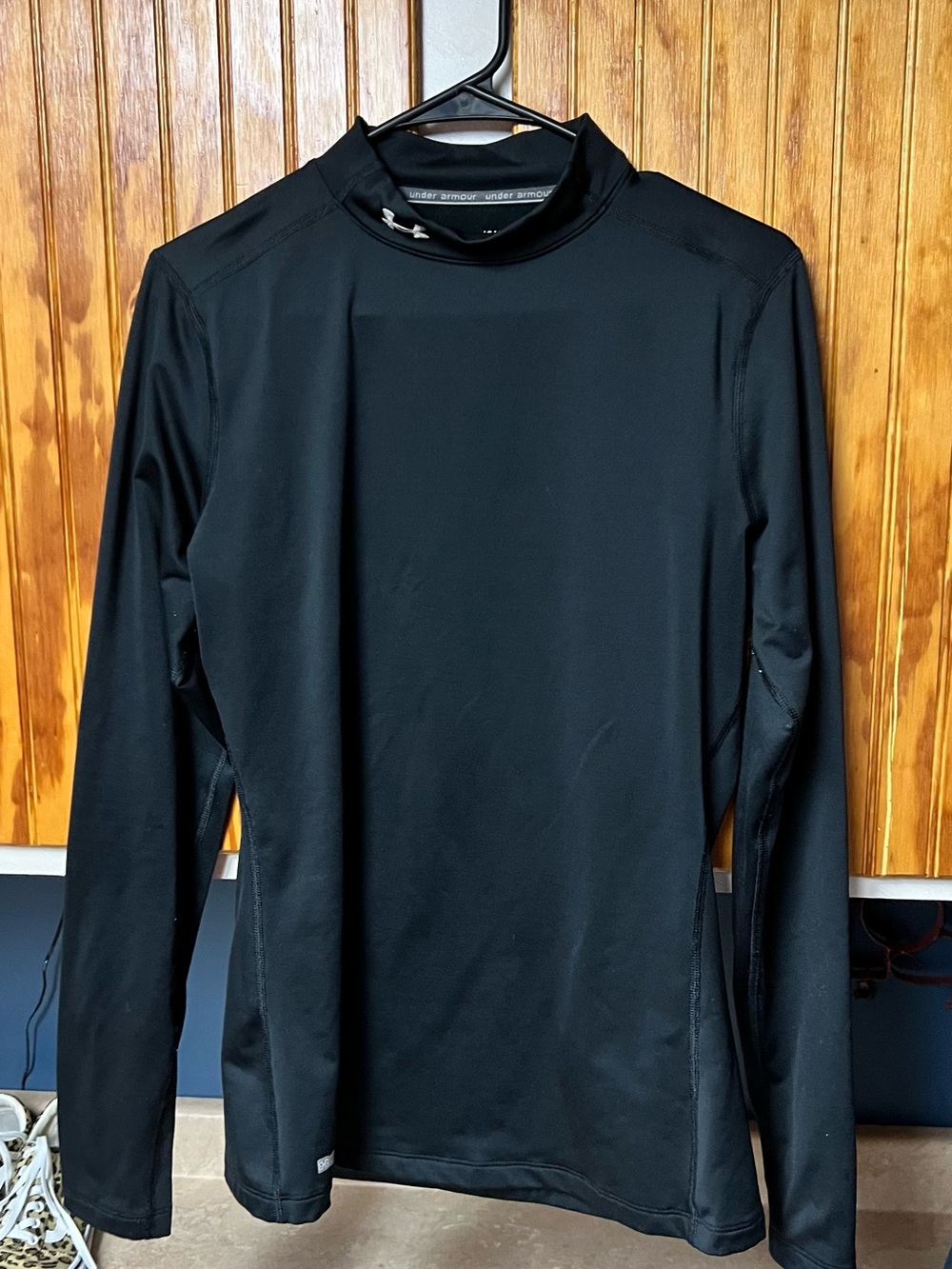 Under Armour Men’s Black Long-Sleeve Swim Rash Guard size L